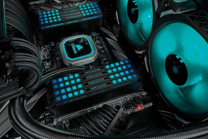 Produktbild Corsair Dominator Platinum RGB (2 x 8GB, 3200 MHz, DDR4-RAM, U-DIMM)