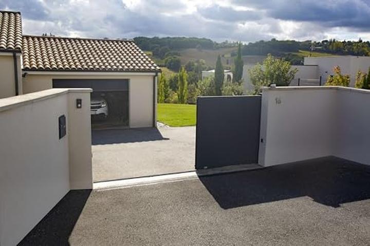 Image du produit somfy Motorisation connectée pour portail coulissant, installation simple, compatible assistants vocaux