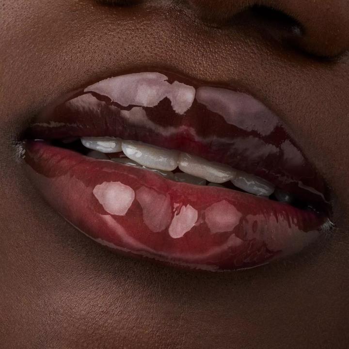 Produktbild Catrice Glossin Glow Tinted Lip Oil Spill The Tea (050 Spill The Tea)