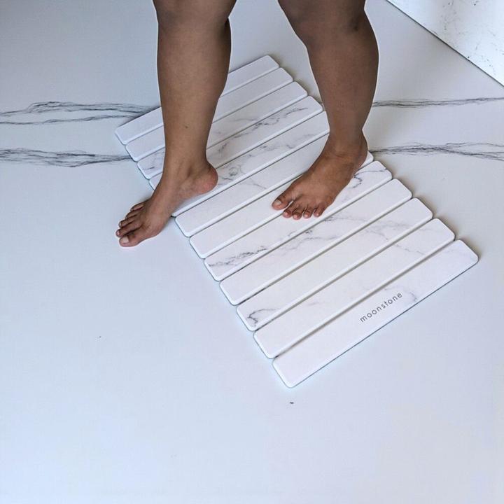 Actual product image Moonstone Badematte Melipa XL nebelgrau aus Kieselgur (76 x 43 cm)