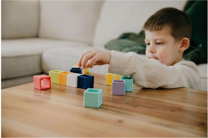 Actual product image Bblüv Wooden and silicone puzzle with Blox cards