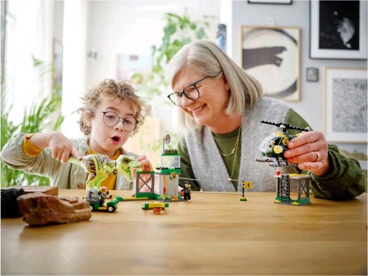 Actual product image LEGO T. Rex outbreak (76944, LEGO Jurassic World)