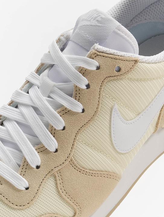 Actual product image Nike Internationalist (36)