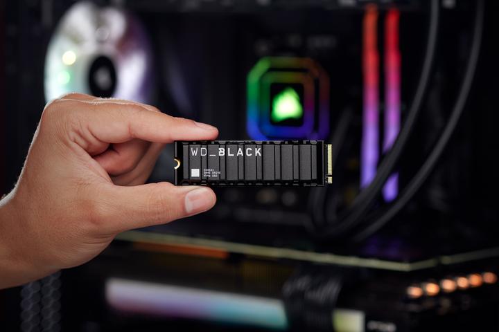 Actual product image WD Black SN850X with heatsink (1000 GB, M.2 2280)