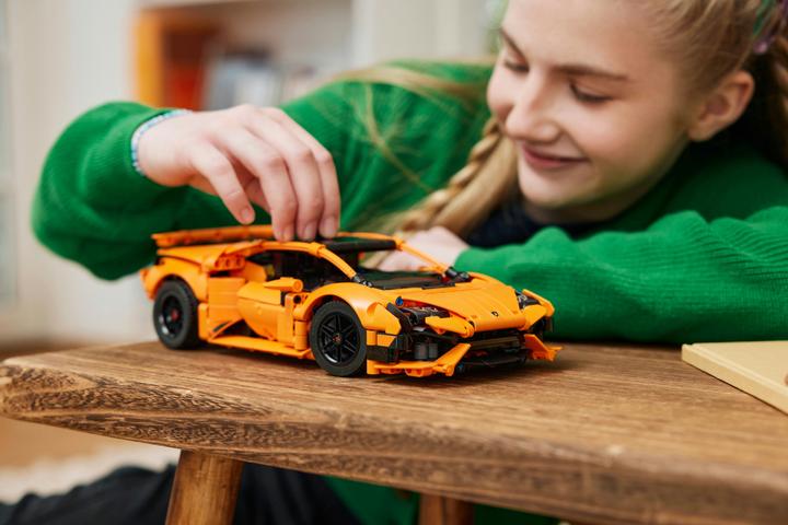 Actual product image LEGO Technic Lamborghini Huracán (42196, LEGO Technic, LEGO Rare Sets)