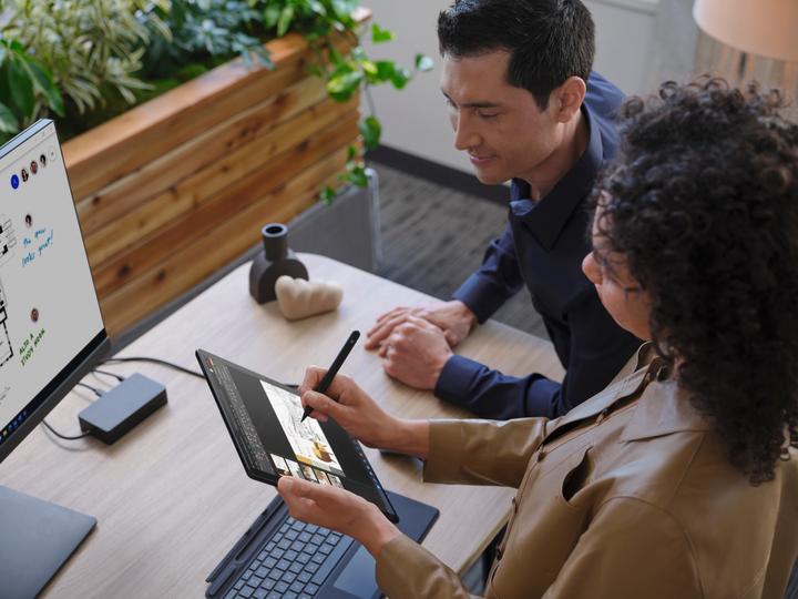 Immagine prodotto Microsoft Surface Pro Signature Keyboard (CH)