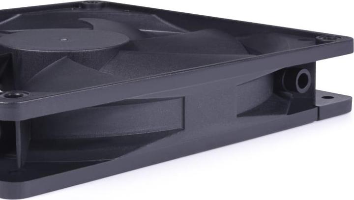 Actual product image Alphacool Core 140mm fan PWM 3200rpm (140x140x25mm) (140 mm, 1 x)
