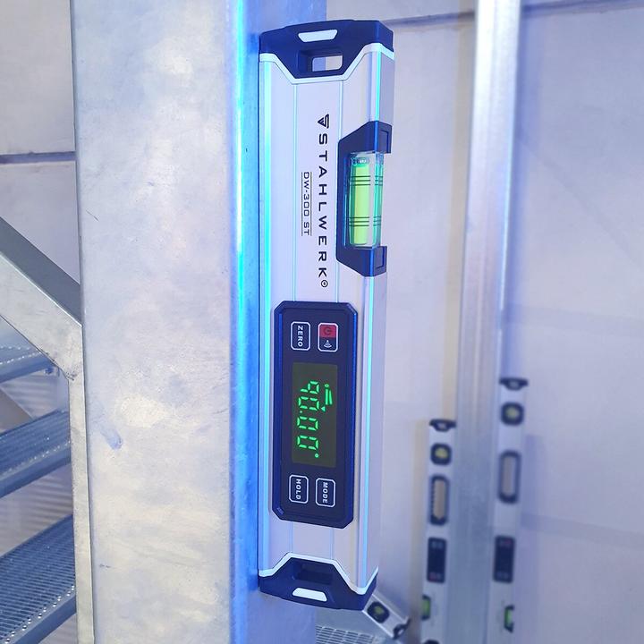 Actual product image Stahlwerk Digital spirit level DW-300 ST made of aluminium with 300 mm length (30 cm)