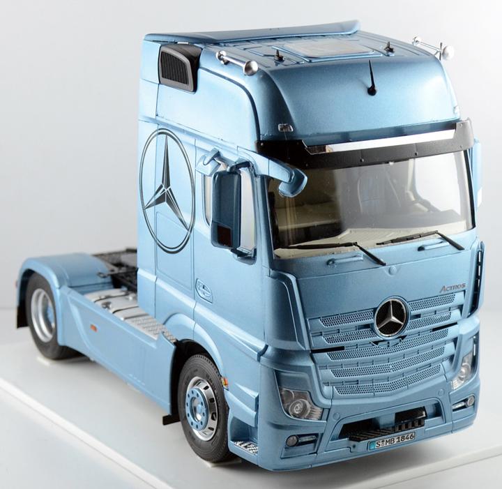 Actual product image Italeri Mercedes Benz Actros Giga Space