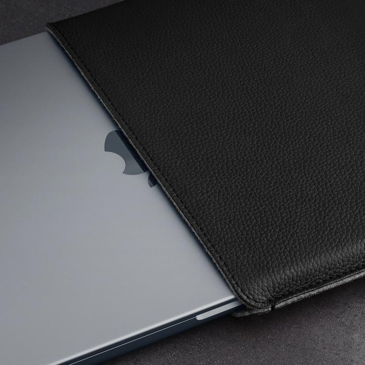 Actual product image Woolnut 15" MacBook Air Leather Sleeve, black (15")