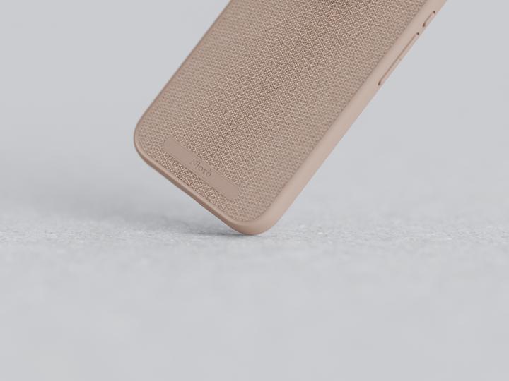 Produktbild Njord Hard-Cover Fabric MagSafe Case Pink Sand (Apple iPhone 15 Pro Max)