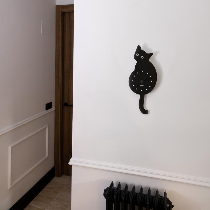 Actual product image Fisura CAT CLOCK - black