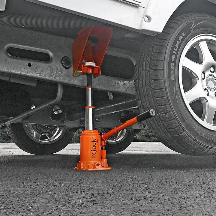 Actual product image ProPlus KoJack hydraulic caravan jack with spirit level for double axle