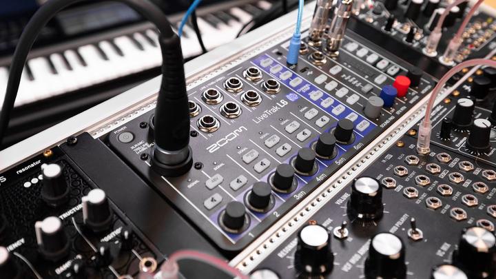 Produktbild Zoom LiveTrak L-6 (Studio- und Livemixer)
