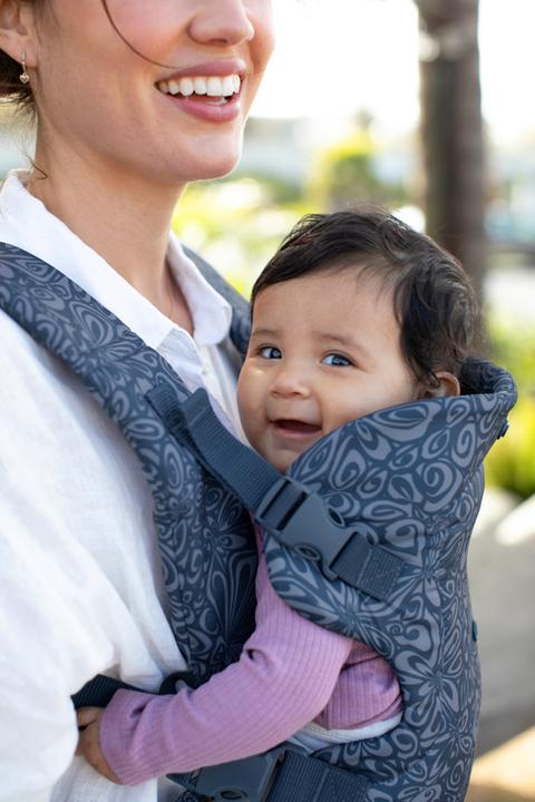 Immagine prodotto Infantino Flip Advanced 4-in-1 Babytrage "Navy Floral" – Ergonomische Babytrage mit 4 Tragepositionen