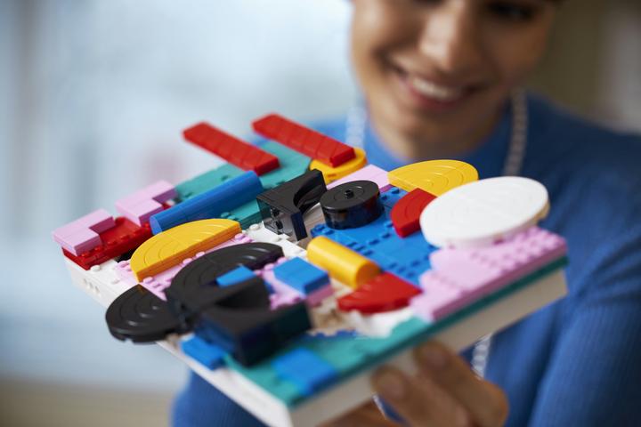 Actual product image LEGO 31210 Modern Art (31210, LEGO Art)