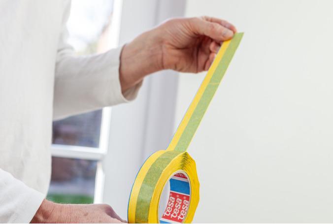 Produktbild tesa 4460 2in1 Präzisionskrepp, doppellagiges Malerband, UV- und wetterbeständig, 25mm x 25m (25 mm)