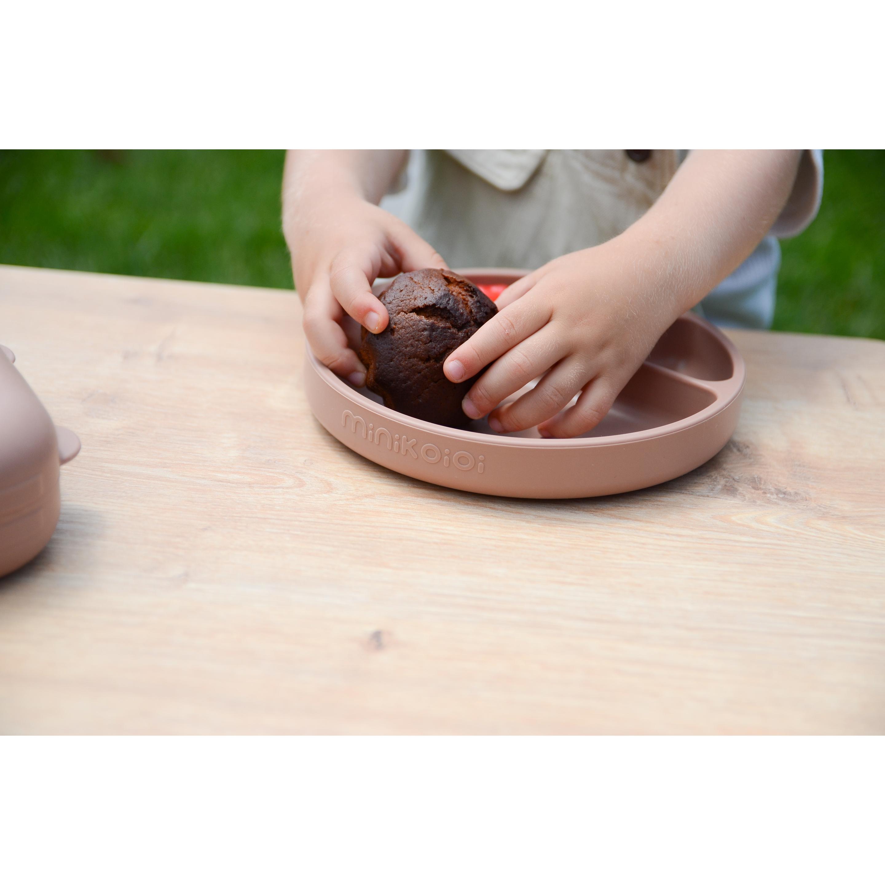 Thumbnail - Minikoioi, Kindergeschirr + Kinderbesteck, PORTIONS Silikonteller pinky