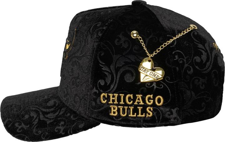 Produktbild Mitchell & Ness Snapback Pro Cap - Bling Chicago Bulls (One Size)