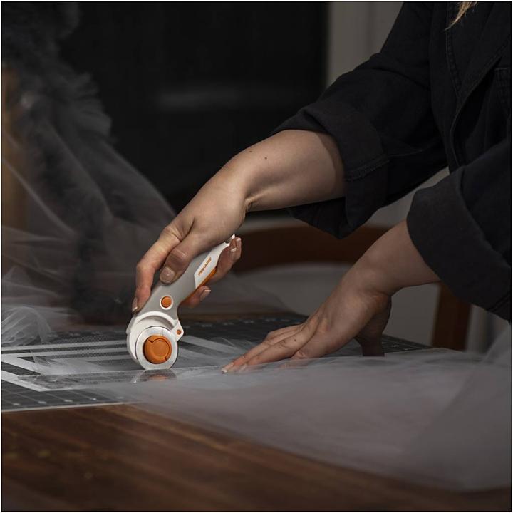 Actual product image Fiskars Rolling knife Easy Change Titanium 45mm right- and left-handed (Cutters)