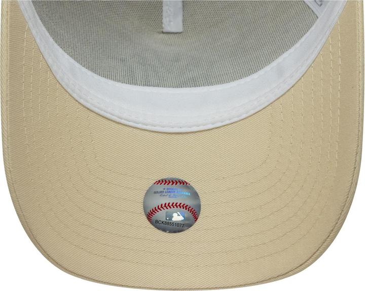 Actual product image New Era A-Frame Mesh Trucker Cap - New York Yankees Beige (One size)
