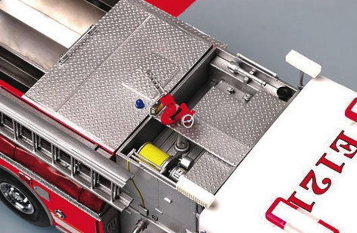 Actual product image Trumpeter American LaFrance Eagle Fire Pumper 2002