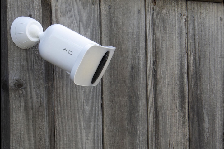 Produktbild Arlo Pro 3 Floodlight Kamera, weiss (2560 x 1440 Pixels)