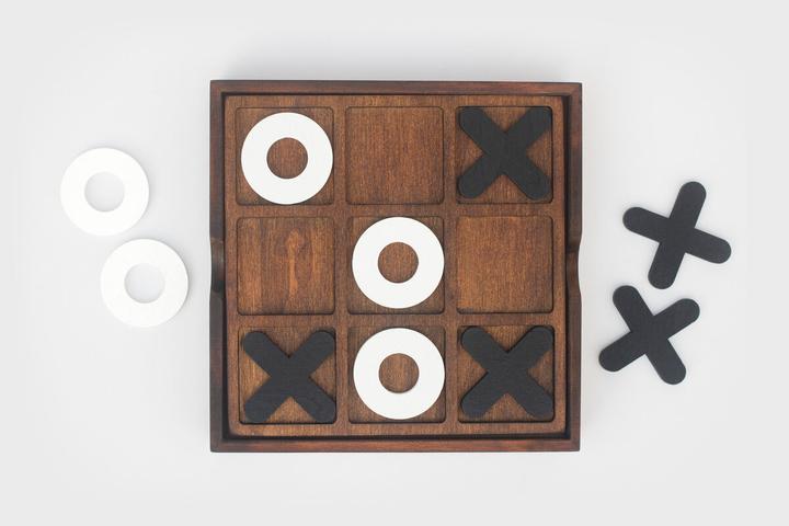 Produktbild Luckies Tic-Tac-Toe (Deutsch, Französisch, Schweizerdeutsch, Italienisch, Englisch)