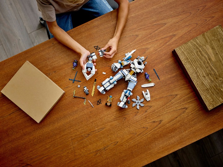 Actual product image LEGO Zane's Titan Mech (71738, LEGO Ninjago)
