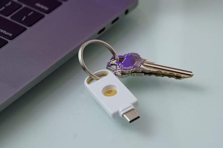 Actual product image Identiv uTrust FIDO2 NFC Security Key