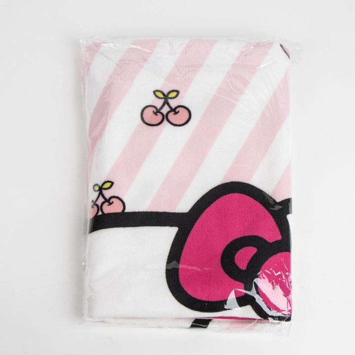 Actual product image Cerdá Hello Kitty microfibre beach towel (70 x 140 cm)