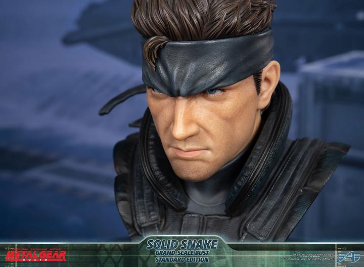 Actual product image First 4 Figures Metal Gear Solid buste Grand Scale Solid Snake 31 cm