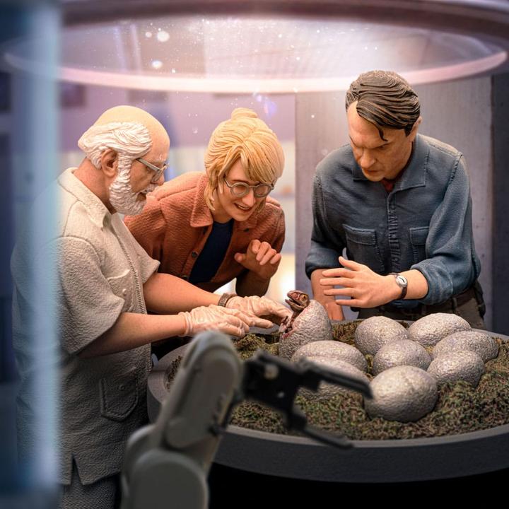 Actual product image Iron Studios Jurassic Park Scale Statue 1/10 Dino Hatching 23 cm