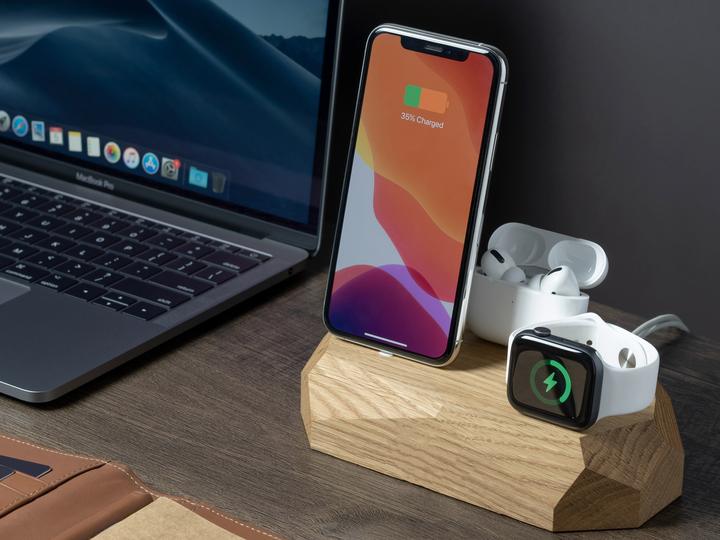 Actual product image Oakywood Triple Dock - Wooden docking station for three devices - 1 x Lightning, 1 x USB-C