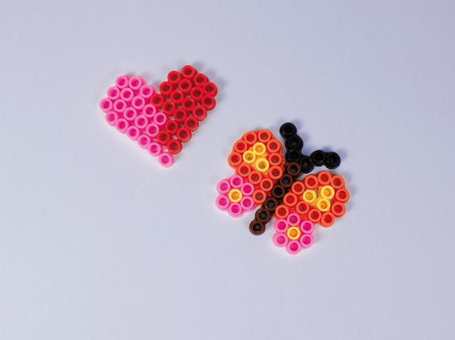 Actual product image Playbox Steckplatten für Bügelperlen - Schmetterling und Herz - 2er Set