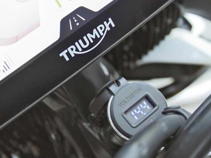 Actual product image Interphone Double USB 12V DIN Adapter Alu + Voltmeter Display