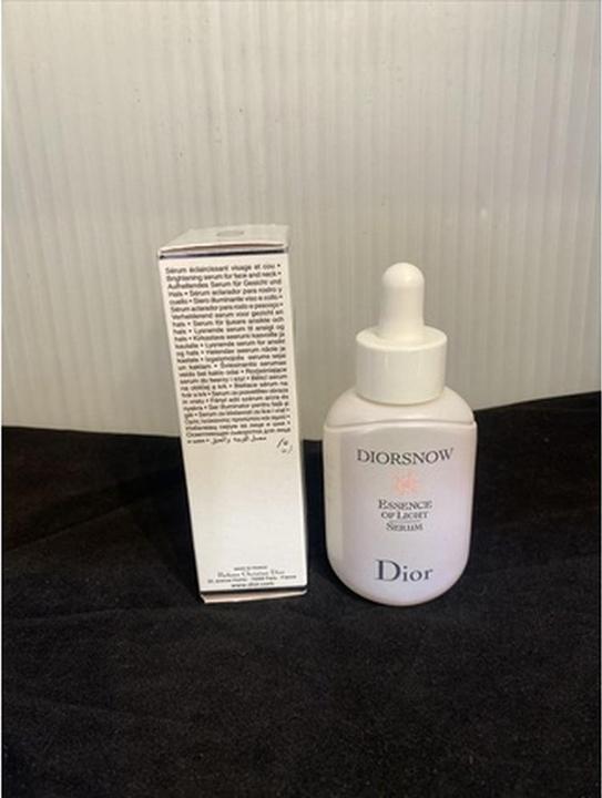 Actual product image Dior Essence of Light ( Pure Concentrate of Light Brightening Milk Serum) - Volume: 30 ml (30 ml)
