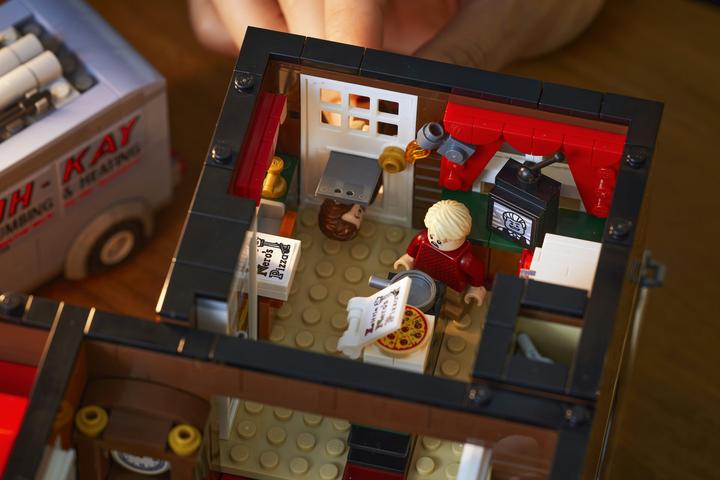 Actual product image LEGO Home Alone (21330, LEGO Ideas, LEGO Rare sets)