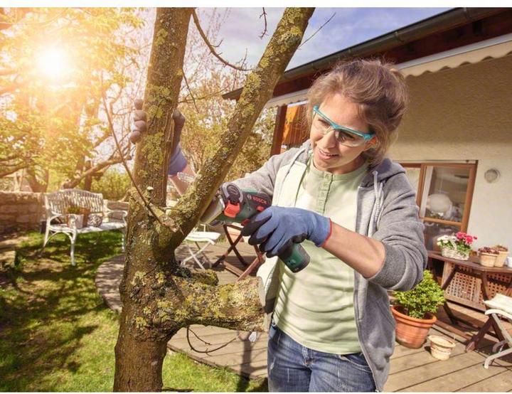 Produktbild Bosch Home & Garden EasyCut 12 (Akku Kettensäge)