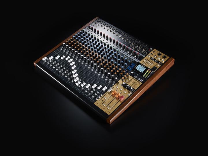 Actual product image Tascam Model 24 (Studio- and Livemixer)