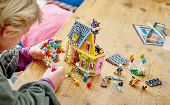 Actual product image LEGO Carl's house from "Upstairs (43217, LEGO Disney)