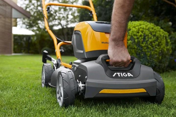 Image du produit Stiga Multiclip 547 AE Kit Tondeuse à gazon sans fil48 V 4 Ah (Fonctionnement sur batterie)
