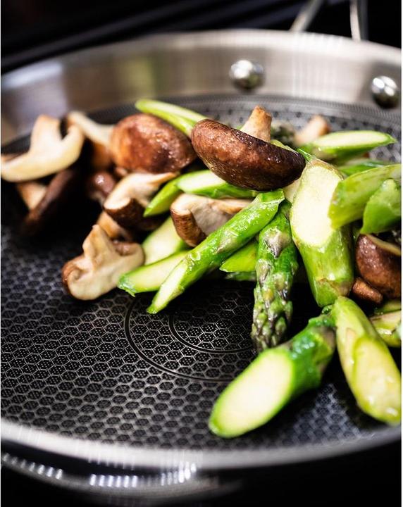 Actual product image ELO Frying pan Relief Evol. 28x5.5 (Frying pan, Aluminium, Stainless steel, 28 x 5.50 cm)