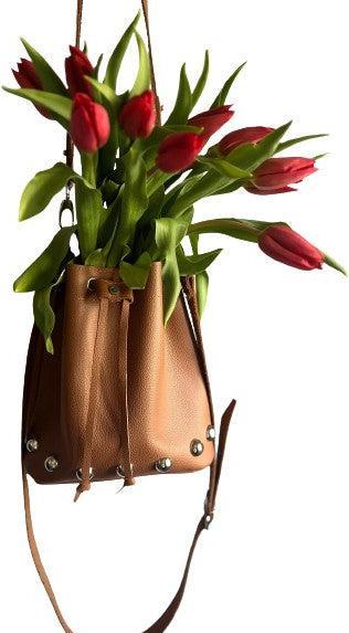 Only-Bags.Store Schwarze Leder Bucket Bag, Nieten-Ledertasche, Umhängetasche, Crossbody Bag, aus Vollnarbenleder