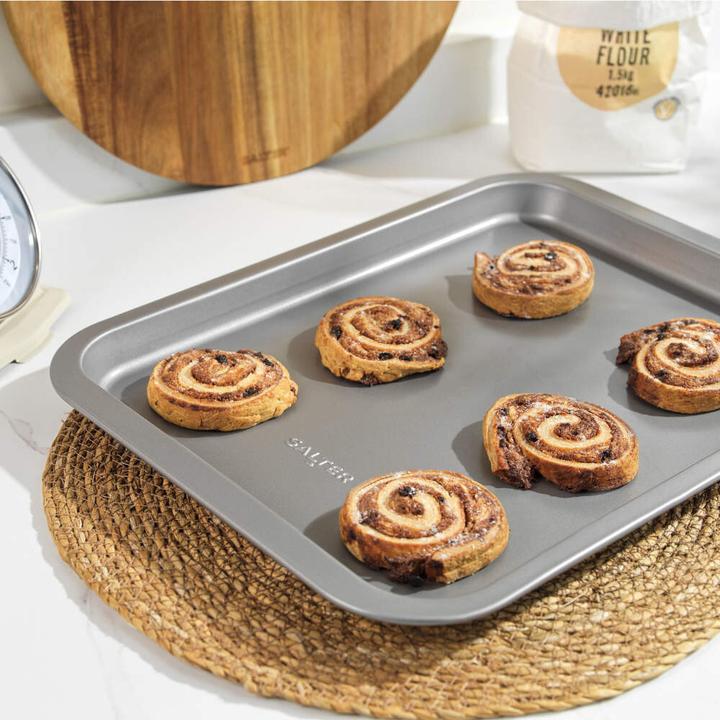 Actual product image Salter BW13667 Essentials 41cm Baking Tray