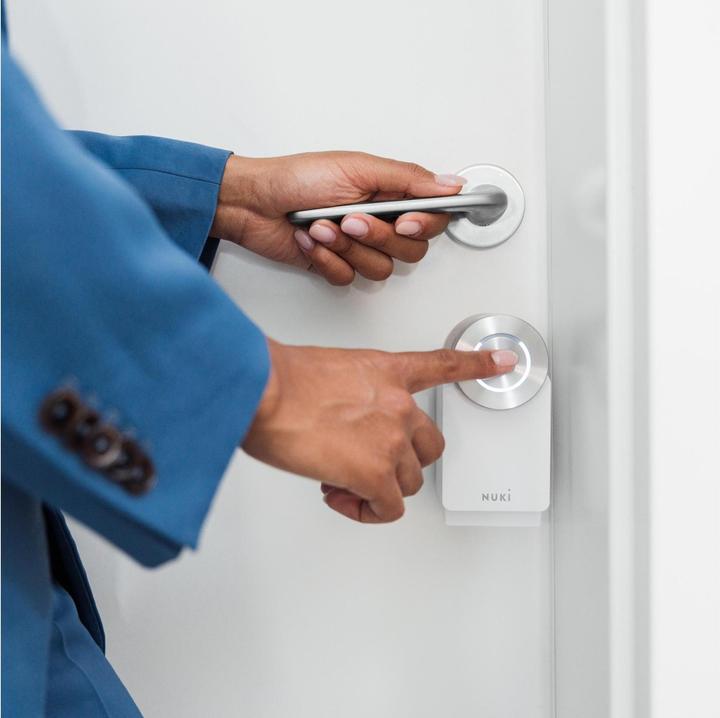 Produktbild Nuki Smart Lock Pro (4th Gen) + Door Sensor CH (Smartphone)