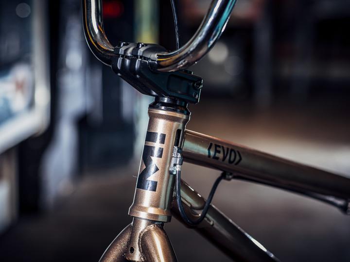 Actual product image KHE Bikes Evo (20.75")