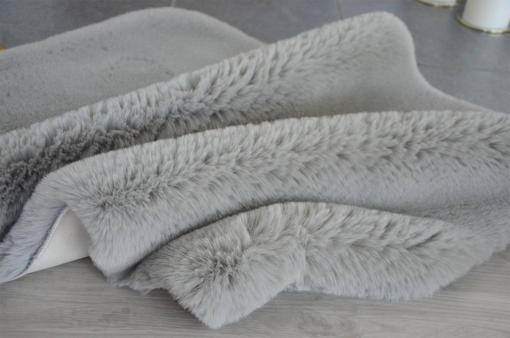 Actual product image Aspero Lamia Fur Rug (60 x 90 cm)