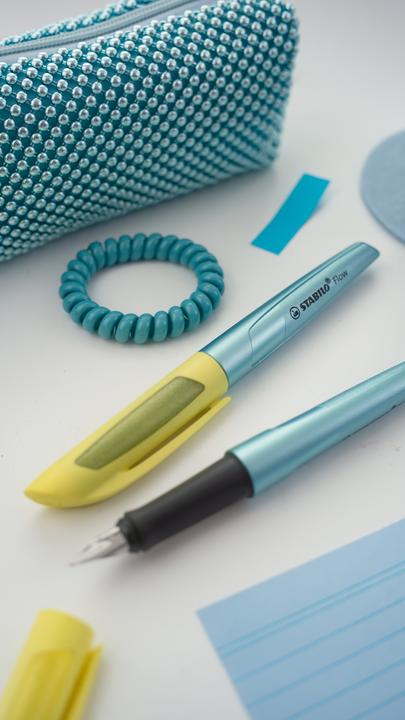 Produktbild STABILO Flow COSMETIC Füller (Gelb, Blau, 1 x)