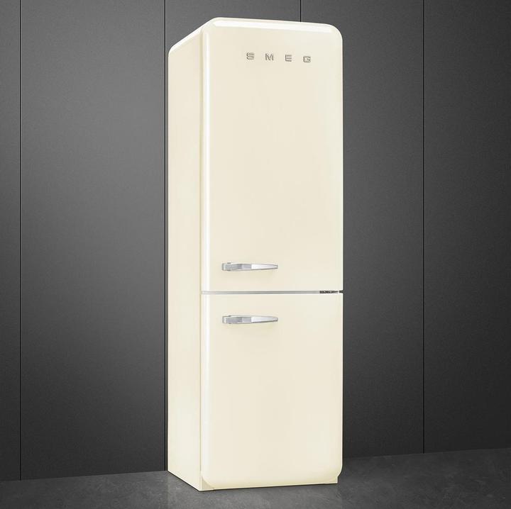 Actual product image Smeg FAB32RCR6 Kühl-Gefrierkombination Rechtsanschlag Creme 50s Style 2025 Modell, EEK: C (331 l)